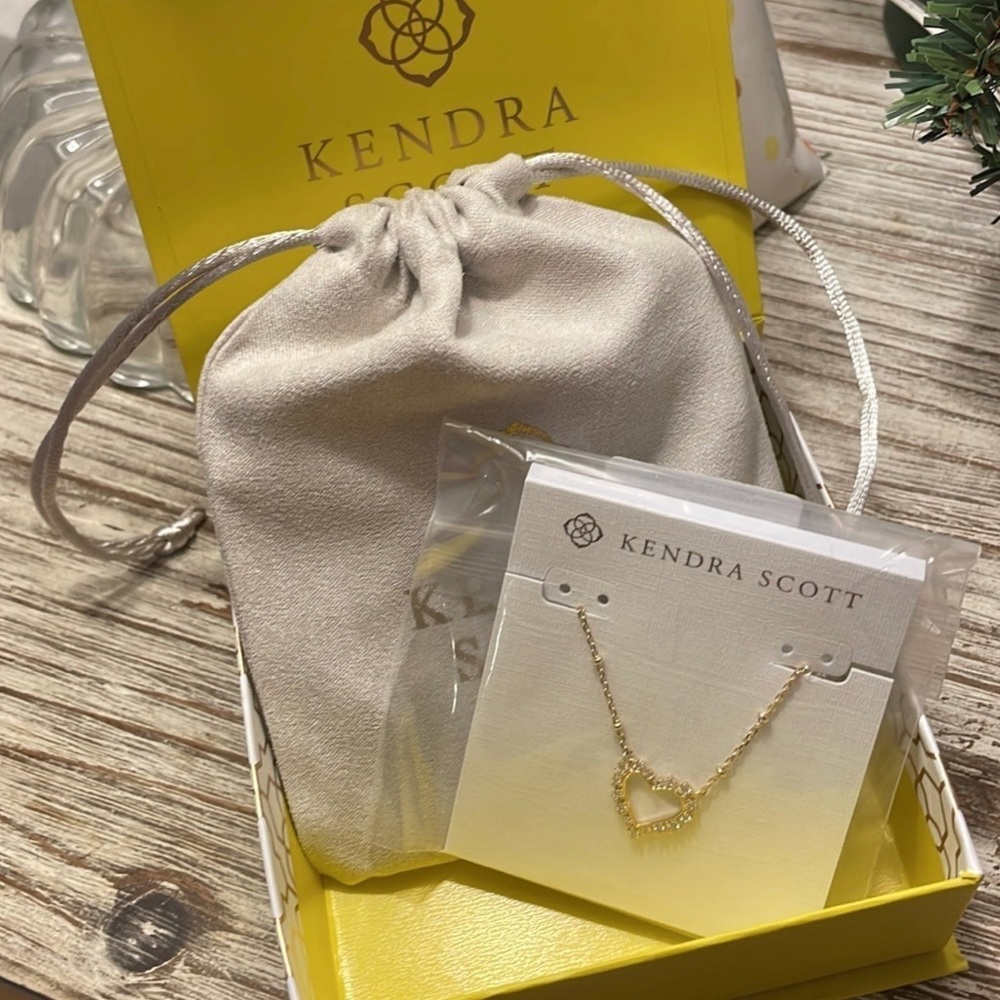Kendra Scott Ari Heart Gold Pendant Necklace